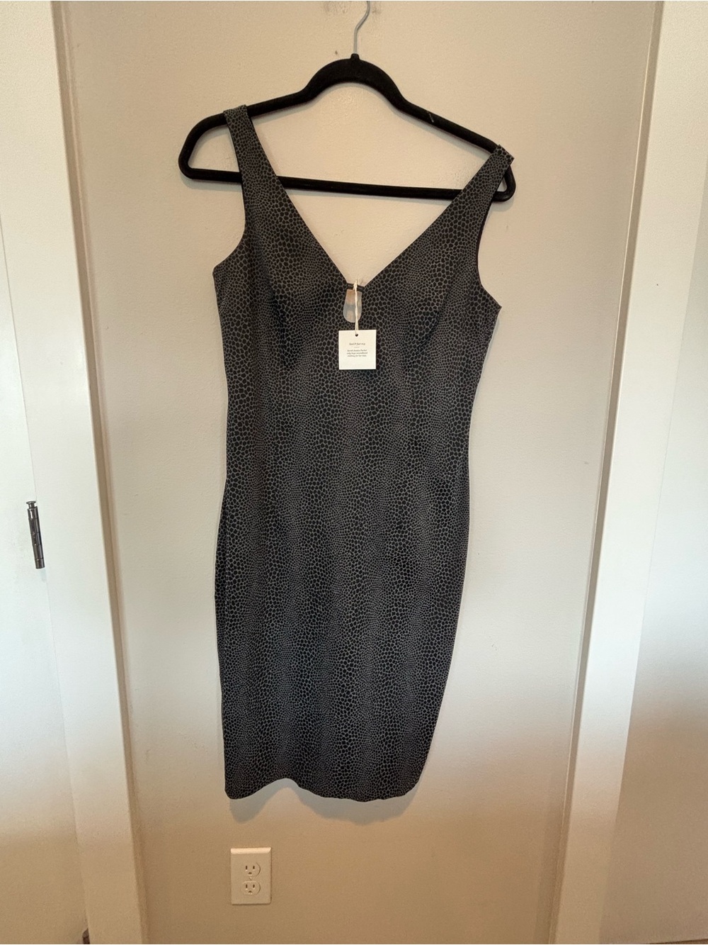 Laundry By Shelli Segal Black and Gray V‑Neck Midi Dress